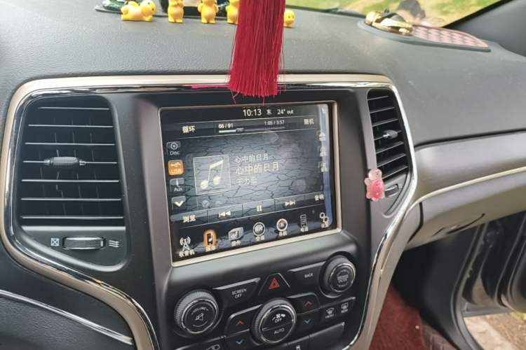 Used Jeep Grand Cherokee 2015 3.0L Comfort Navigation Edition Audio And AC Panel
