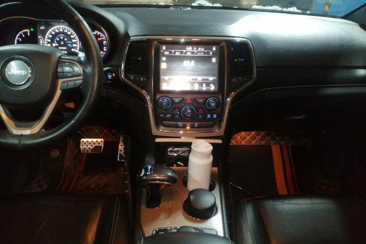 Used Jeep Grand Cherokee 2015 3.0TD Diesel Comfort Navigation Edition Audio And AC Panel