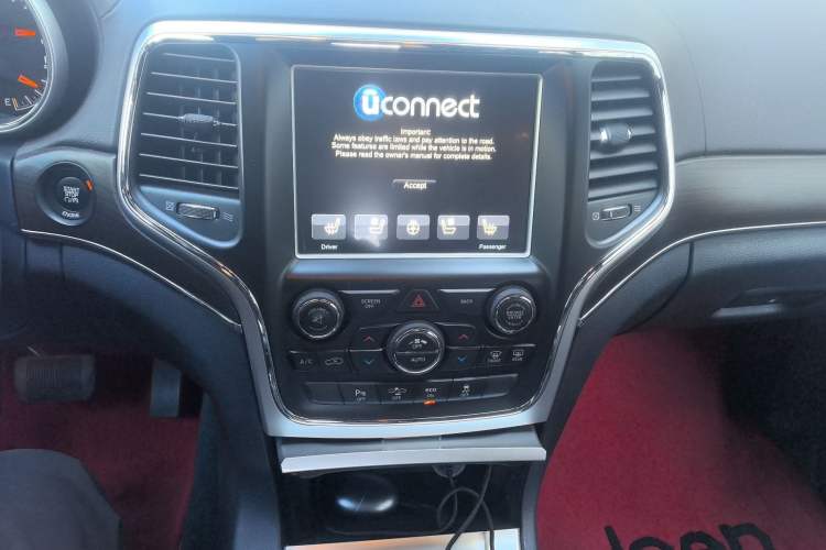 Used Jeep Grand Cherokee 2015 3.6L Luxury Navigation Edition Audio And AC Panel