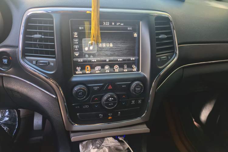 Used Jeep Grand Cherokee 2015 3.0L Comfort Navigation Edition Audio And AC Panel