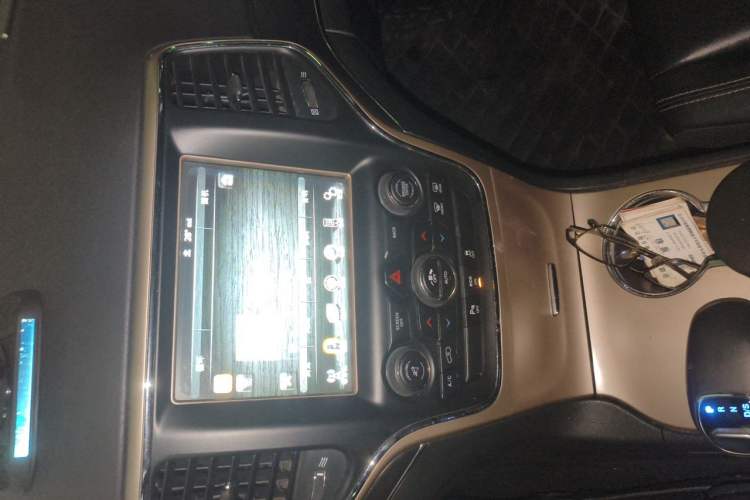 Used Jeep Grand Cherokee 2015 3.0TD Diesel Comfort Navigation Edition Audio And AC Panel