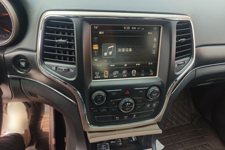 Used Jeep Grand Cherokee 2015 3.0L Comfort Navigation Edition Audio And AC Panel