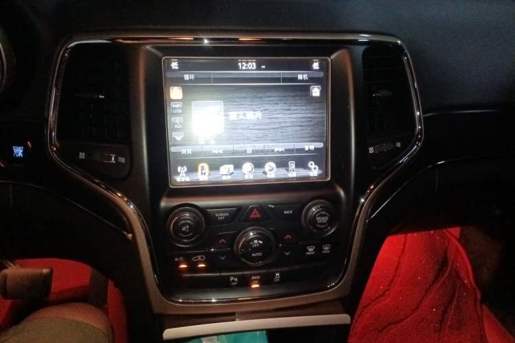 Used Jeep Grand Cherokee 2015 3.0TD Diesel Comfort Navigation Edition Audio And AC Panel