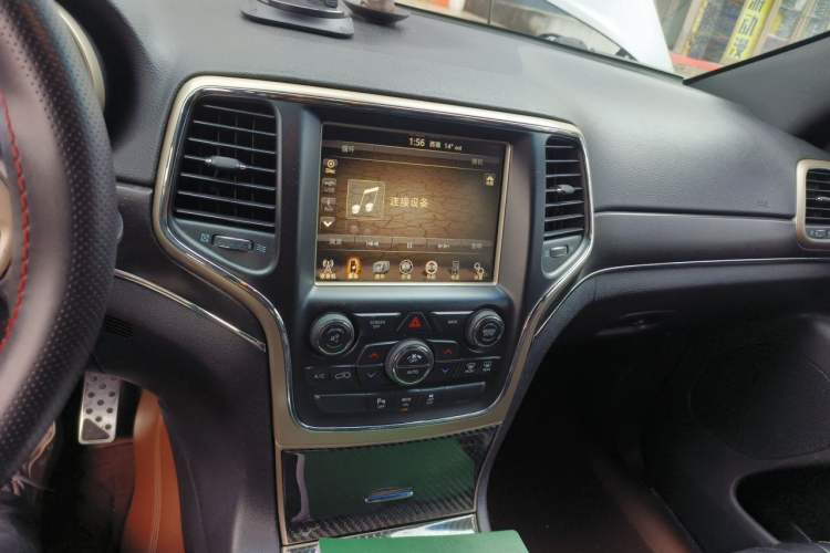 Used Jeep Grand Cherokee 2015 3.0TD Diesel Comfort Navigation Edition Audio And AC Panel