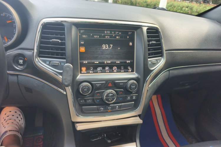 Used Jeep Grand Cherokee 2015 3.0L Comfort Navigation Edition Audio And AC Panel