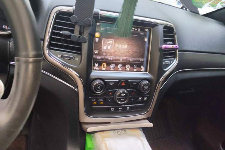 Used Jeep Grand Cherokee 2015 3.0L Elite Navigation Edition Audio And AC Panel
