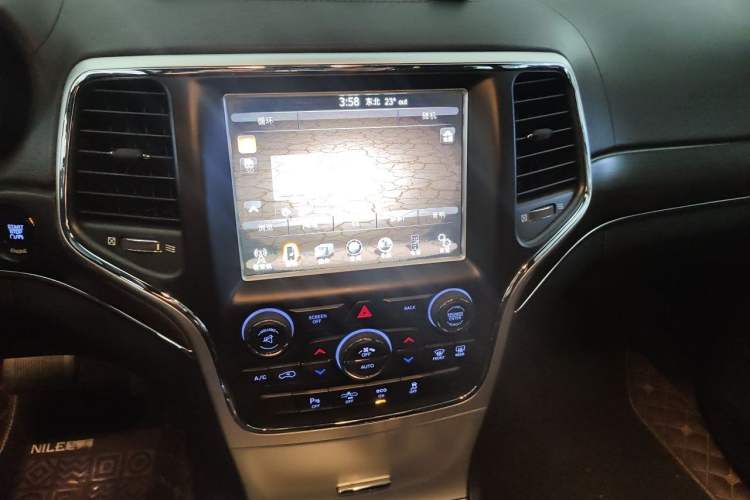 Used Jeep Grand Cherokee 2015 3.6L Elite Navigation Edition Audio And AC Panel