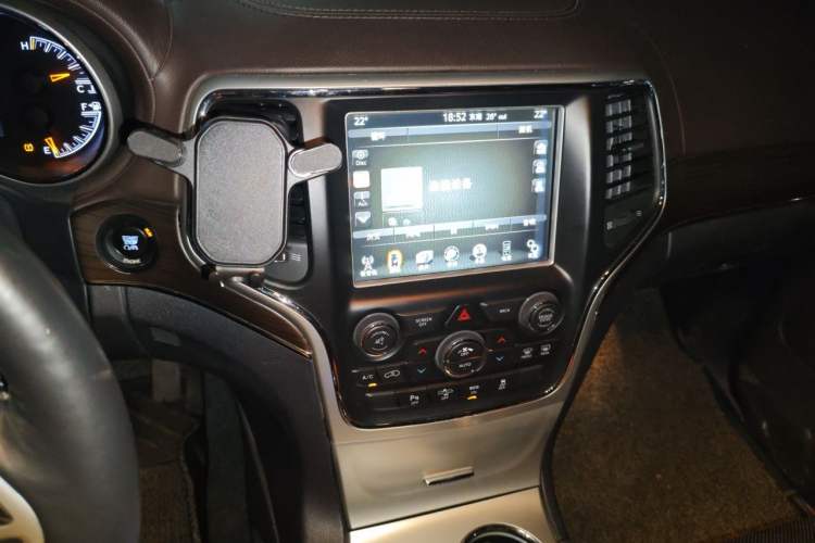 Used Jeep Grand Cherokee 2015 3.6L Elite Navigation Edition Audio And AC Panel