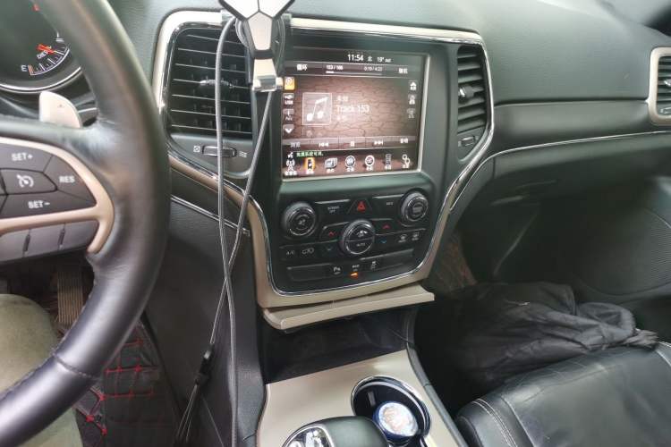 Used Jeep Grand Cherokee 2015 3.0TD Diesel Comfort Navigation Edition Audio And AC Panel