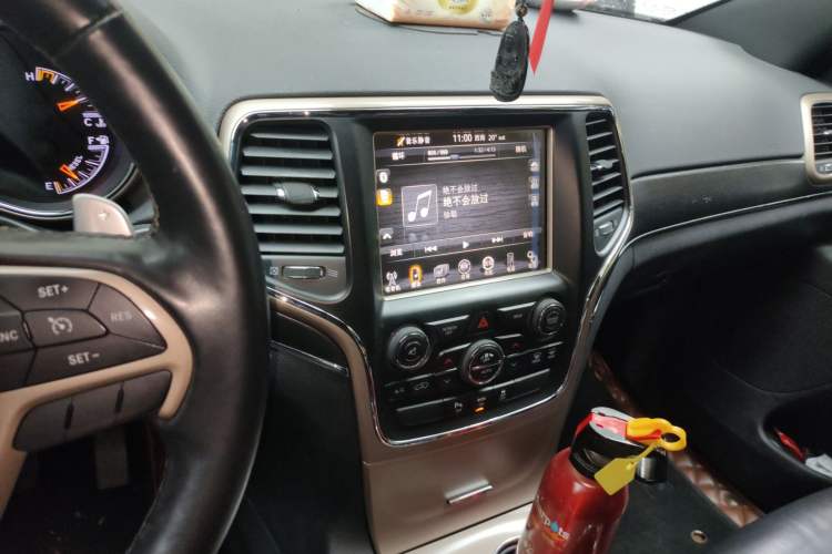 Used Jeep Grand Cherokee 2015 3.0TD Diesel Comfort Navigation Edition Audio And AC Panel