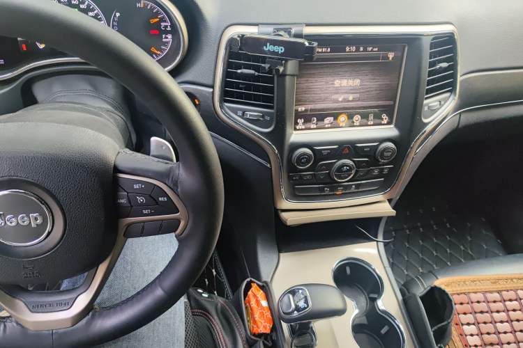 Used Jeep Grand Cherokee 2015 3.0L Comfort Navigation Edition Audio And AC Panel