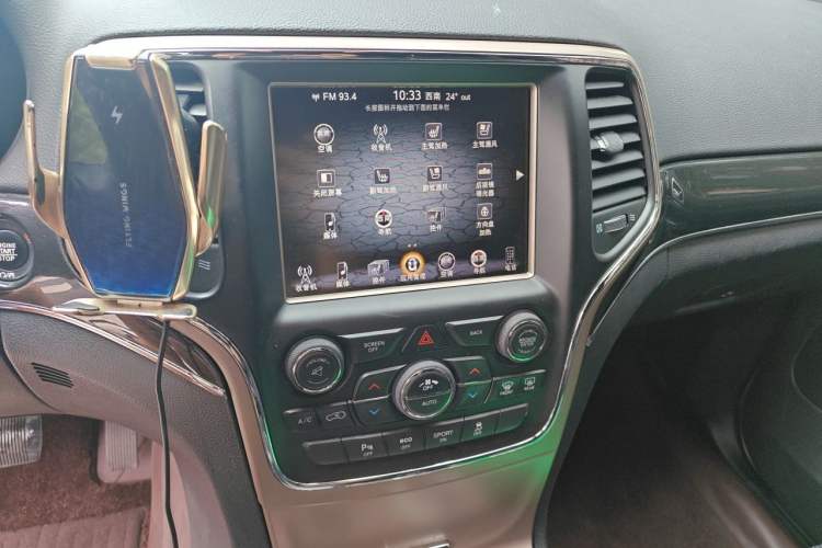 Used Jeep Grand Cherokee 2015 3.0TD Diesel Comfort Navigation Edition Audio And AC Panel