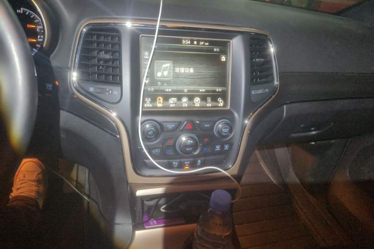 Used Jeep Grand Cherokee 2015 3.0L Comfort Navigation Edition Audio And AC Panel