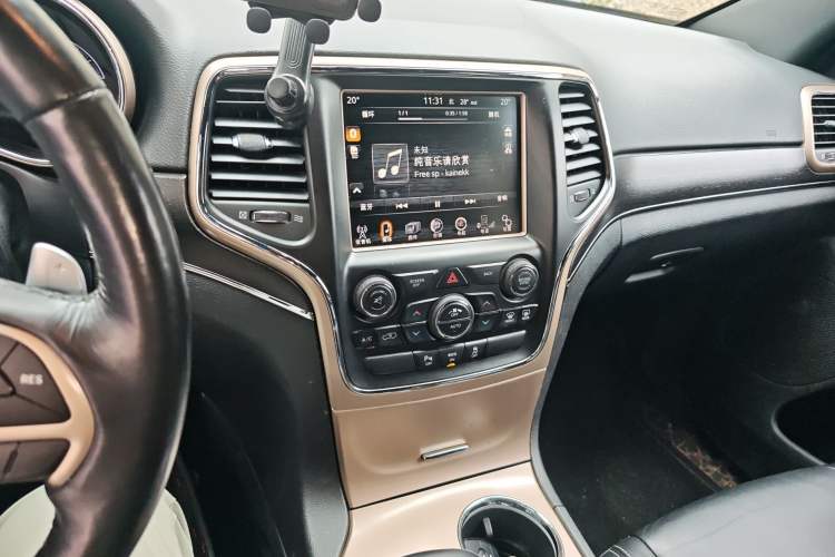 Used Jeep Grand Cherokee 2015 3.0L Comfort Navigation Edition Audio And AC Panel