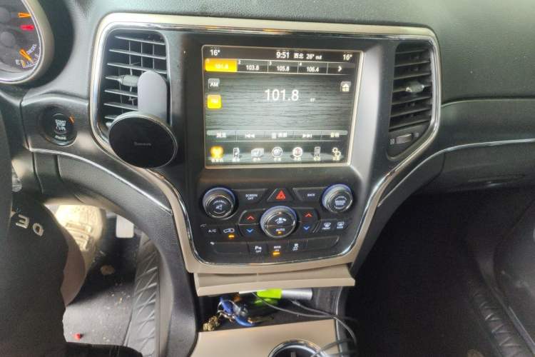 Used Jeep Grand Cherokee 2015 3.0TD Diesel Comfort Navigation Edition Audio And AC Panel