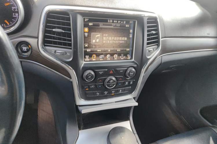 Used Jeep Grand Cherokee 2015 3.6L Elite Navigation Edition Audio And AC Panel