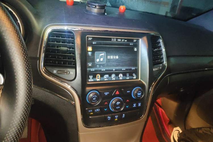 Used Jeep Grand Cherokee 2015 3.6L Elite Navigation Edition Audio And AC Panel