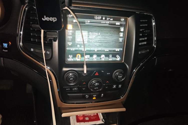 Used Jeep Grand Cherokee 2015 3.0L Comfort Navigation Edition Audio And AC Panel