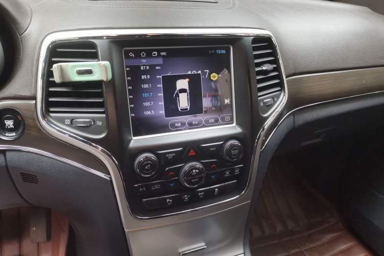 Used Jeep Grand Cherokee 2015 3.6L Luxury Navigation Edition Audio And AC Panel