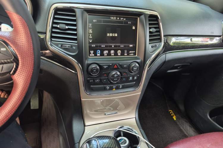 Used Jeep Grand Cherokee 2015 3.0L Comfort Navigation Edition Audio And AC Panel