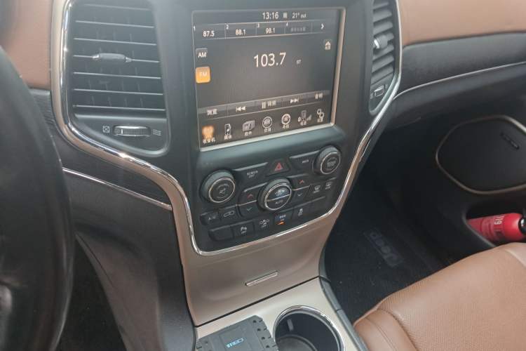 Used Jeep Grand Cherokee 2015 3.6L Flagship Prestige Edition Audio And AC Panel
