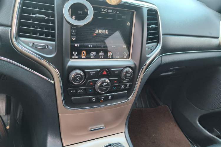 Used Jeep Grand Cherokee 2015 3.0L Elite Navigation Edition Audio And AC Panel