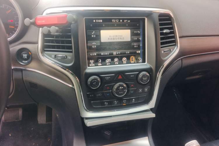 Used Jeep Grand Cherokee 2015 3.6L Luxury Navigation Edition Audio And AC Panel
