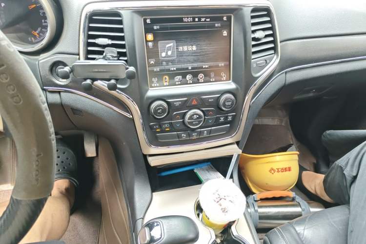 Used Jeep Grand Cherokee 2015 3.0TD Diesel Comfort Navigation Edition Audio And AC Panel
