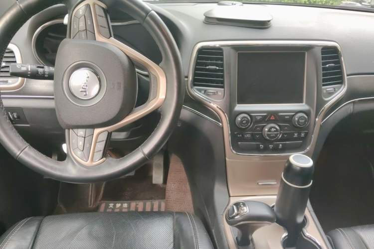 Used Jeep Grand Cherokee 2015 3.0L Comfort Navigation Edition Center Console