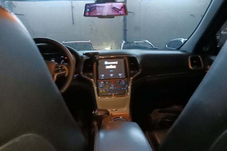 Used Jeep Grand Cherokee 2015 3.0L Comfort Navigation Edition Center Console