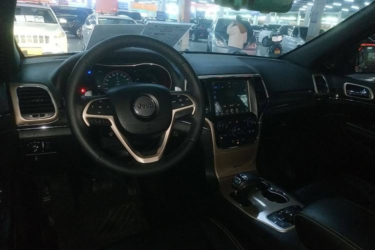 Used Jeep Grand Cherokee 2015 3.0L Comfort Navigation Edition Center Console