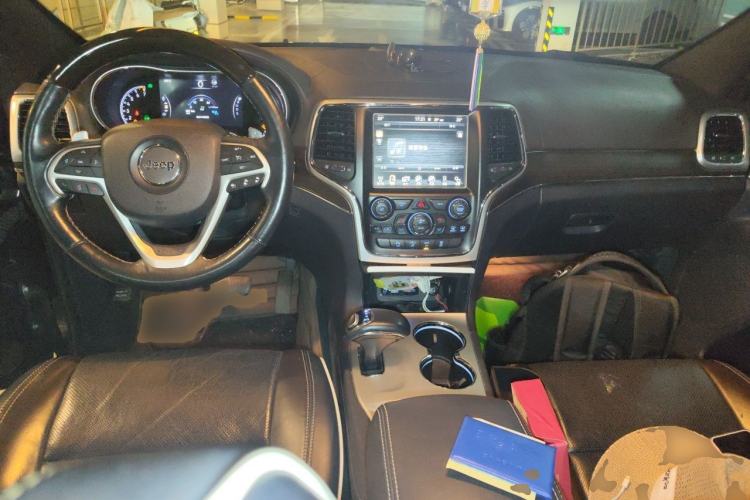 Used Jeep Grand Cherokee 2015 3.6L Luxury Navigation Edition Center Console