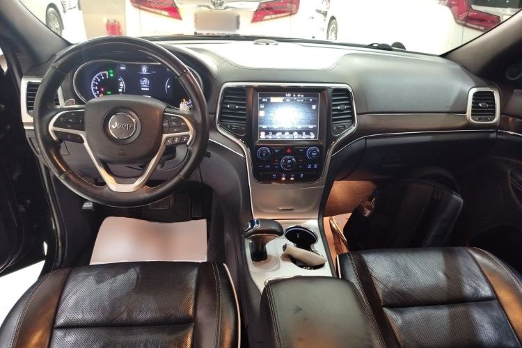 Used Jeep Grand Cherokee 2015 3.6L Luxury Navigation Edition Center Console