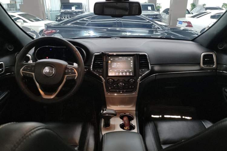 Used Jeep Grand Cherokee 2015 3.0L Comfort Navigation Edition Center Console