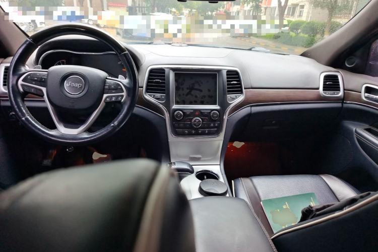 Used Jeep Grand Cherokee 2015 3.6L Luxury Navigation Edition Center Console