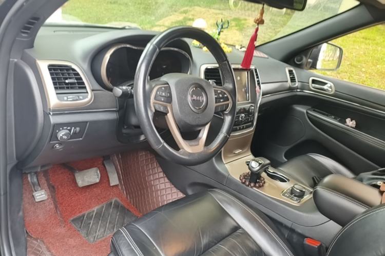 Used Jeep Grand Cherokee 2015 3.0L Comfort Navigation Edition Center Console
