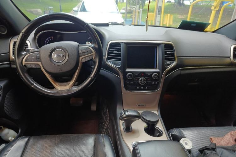 Used Jeep Grand Cherokee 2015 3.0L Elite Navigation Edition Center Console