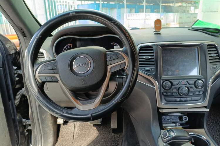 Used Jeep Grand Cherokee 2015 3.0L Elite Navigation Edition Center Console