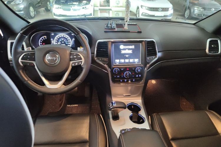 Used Jeep Grand Cherokee 2015 3.6L Elite Navigation Edition Center Console