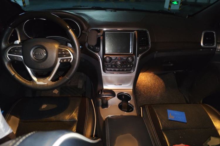 Used Jeep Grand Cherokee 2015 3.6L Elite Navigation Edition Center Console