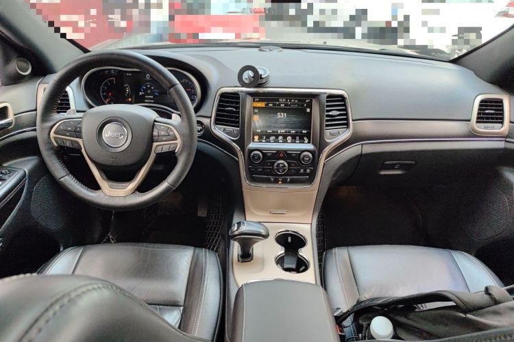 Used Jeep Grand Cherokee 2015 3.0TD Diesel Comfort Navigation Edition Center Console