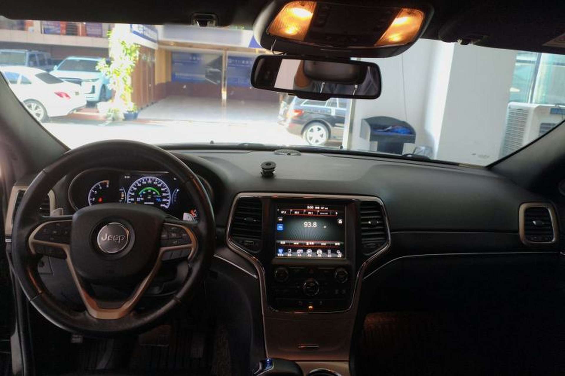 Used Jeep Grand Cherokee 2015 3.0TD Diesel Comfort Navigation Edition Center Console