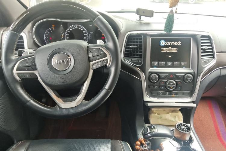 Used Jeep Grand Cherokee 2015 3.6L Luxury Navigation Edition Center Console