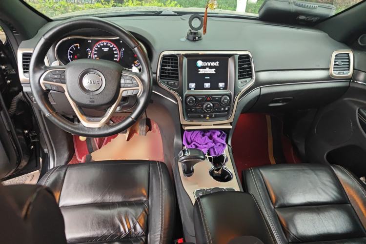 Used Jeep Grand Cherokee 2015 3.0TD Diesel Comfort Navigation Edition Center Console