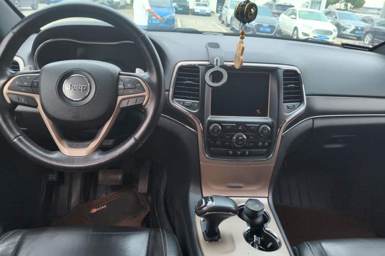 Used Jeep Grand Cherokee 2015 3.0L Elite Navigation Edition Center Console