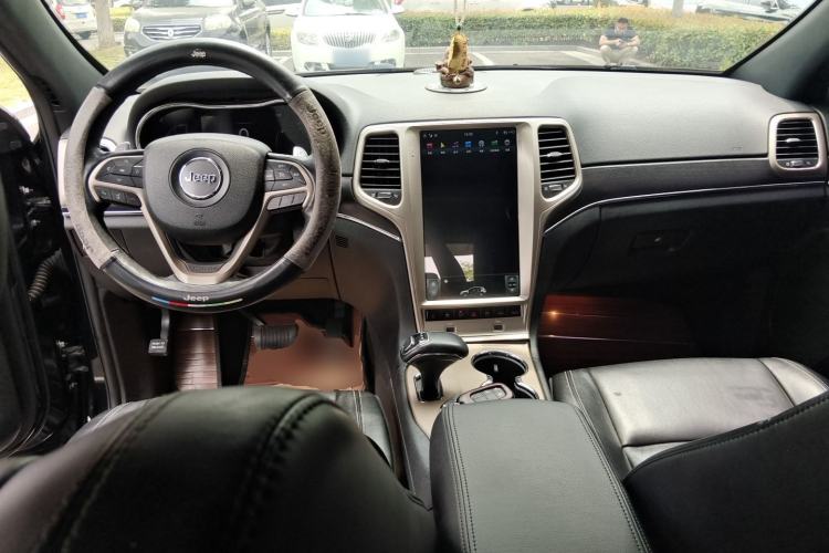 Used Jeep Grand Cherokee 2015 3.0TD Diesel Comfort Navigation Edition Center Console