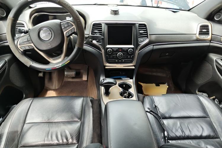 Used Jeep Grand Cherokee 2015 3.0TD Diesel Comfort Navigation Edition Center Console