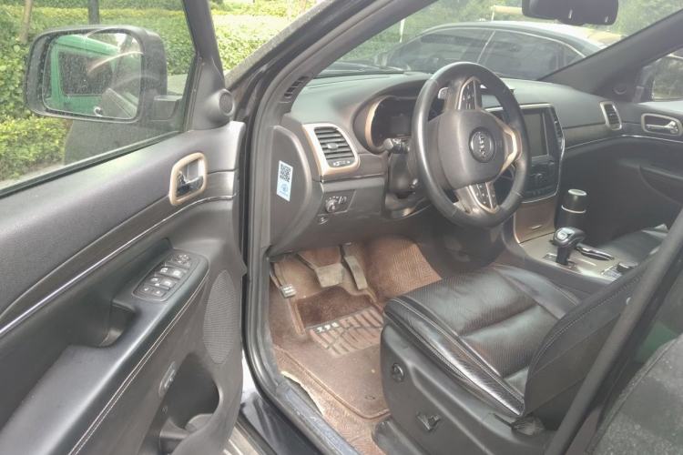 Used Jeep Grand Cherokee 2015 3.0L Comfort Navigation Edition Driver Seat