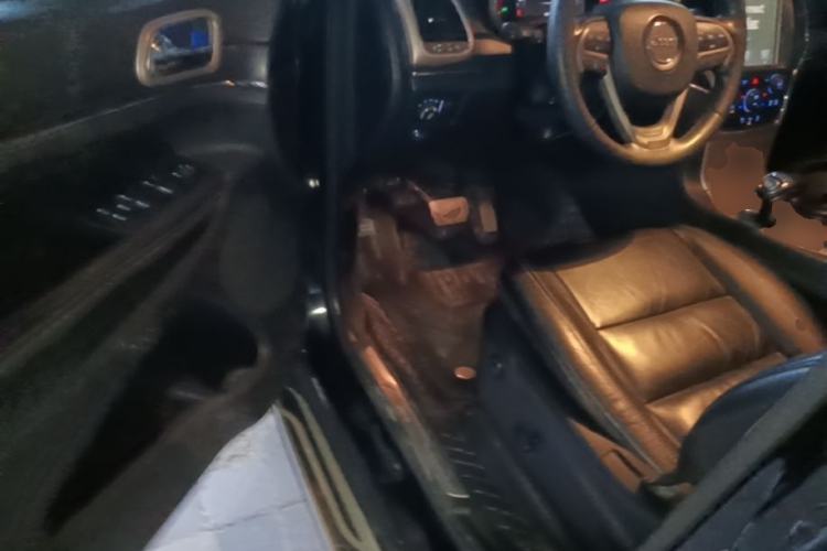 Used Jeep Grand Cherokee 2015 3.0L Comfort Navigation Edition Driver Seat