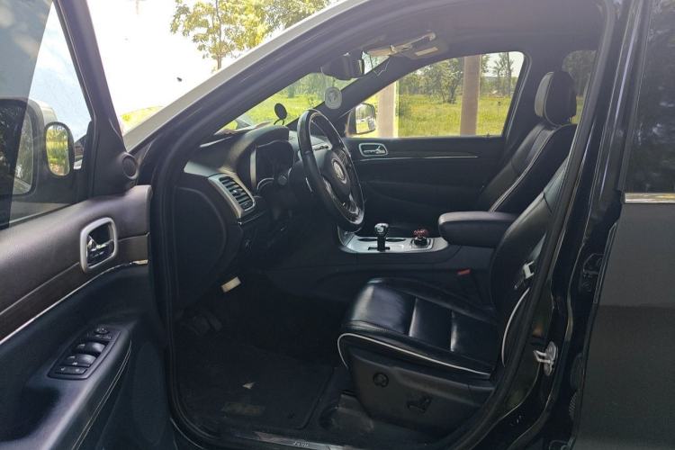 Used Jeep Grand Cherokee 2015 3.6L Luxury Navigation Edition Driver Seat